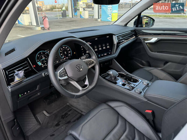 Синій Фольксваген Туарег, об'ємом двигуна 3 л та пробігом 6 тис. км за 69999 $, фото 35 на Automoto.ua
