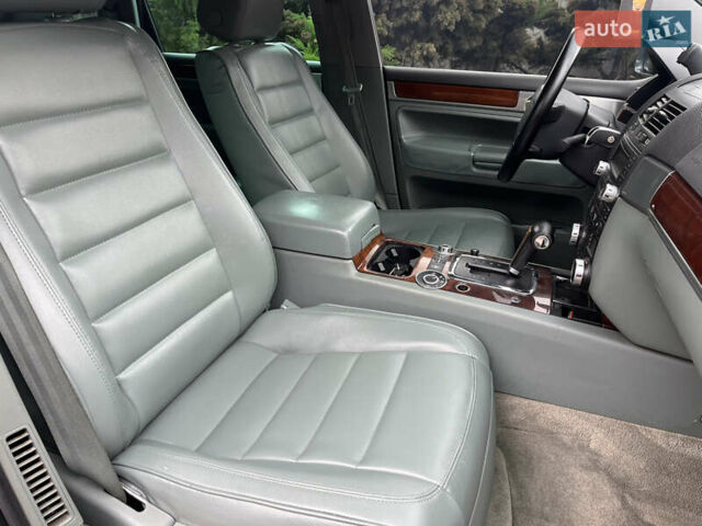 Зеленый Фольксваген Туарег, объемом двигателя 4.92 л и пробегом 280 тыс. км за 5999 $, фото 10 на Automoto.ua