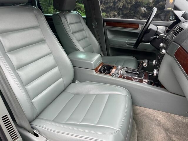 Зеленый Фольксваген Туарег, объемом двигателя 4.9 л и пробегом 280 тыс. км за 5999 $, фото 10 на Automoto.ua