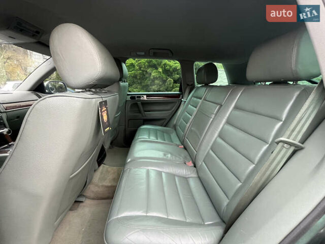 Зеленый Фольксваген Туарег, объемом двигателя 4.92 л и пробегом 280 тыс. км за 5999 $, фото 5 на Automoto.ua