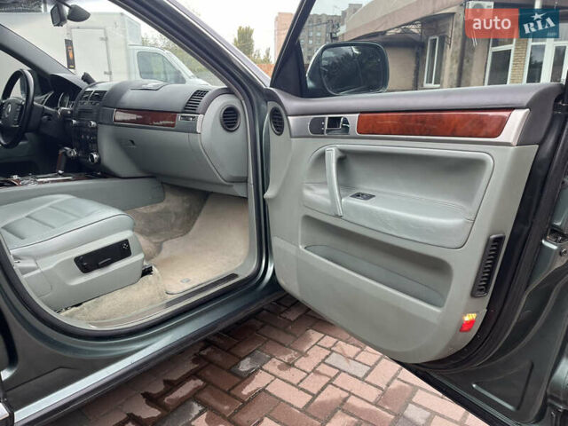 Зеленый Фольксваген Туарег, объемом двигателя 4.92 л и пробегом 280 тыс. км за 5999 $, фото 11 на Automoto.ua