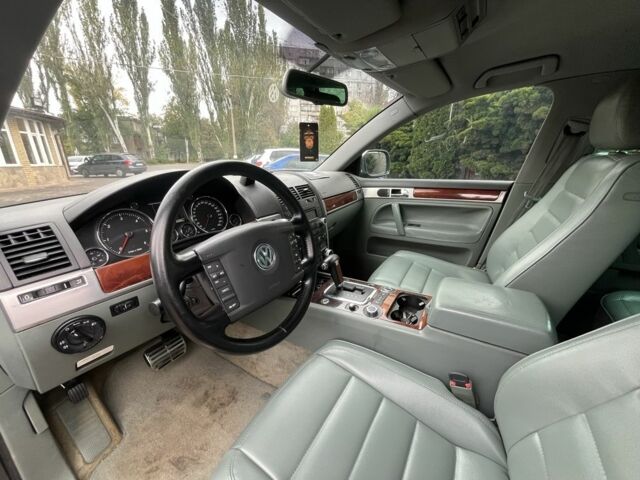 Зеленый Фольксваген Туарег, объемом двигателя 4.9 л и пробегом 280 тыс. км за 5999 $, фото 7 на Automoto.ua