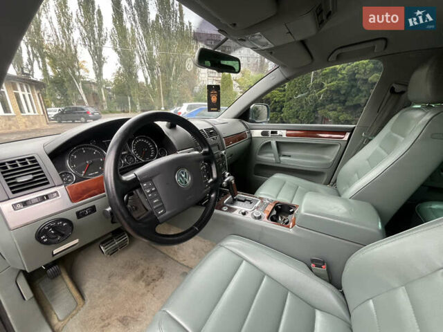 Зеленый Фольксваген Туарег, объемом двигателя 4.92 л и пробегом 280 тыс. км за 5999 $, фото 7 на Automoto.ua