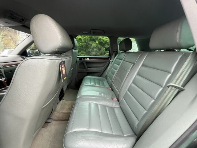 Зеленый Фольксваген Туарег, объемом двигателя 4.9 л и пробегом 280 тыс. км за 5999 $, фото 5 на Automoto.ua