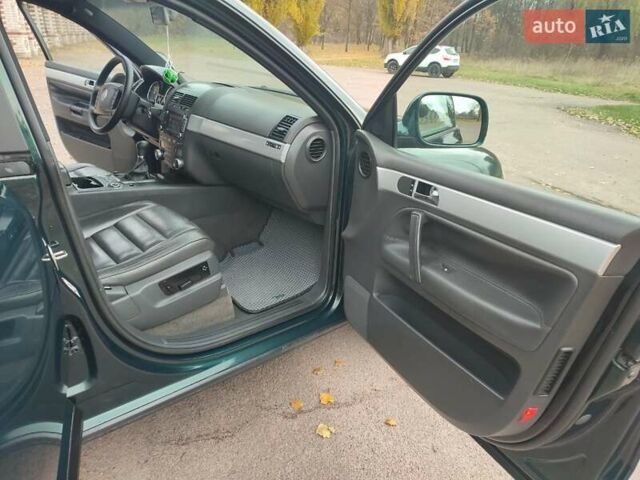 Зелений Фольксваген Туарег, об'ємом двигуна 2.46 л та пробігом 322 тис. км за 7200 $, фото 13 на Automoto.ua