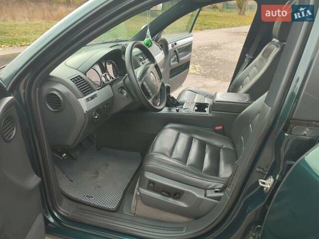 Зелений Фольксваген Туарег, об'ємом двигуна 2.46 л та пробігом 322 тис. км за 7200 $, фото 2 на Automoto.ua