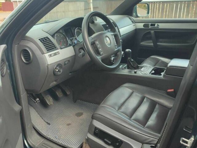 Зеленый Фольксваген Туарег, объемом двигателя 2.5 л и пробегом 322 тыс. км за 7200 $, фото 6 на Automoto.ua