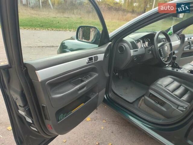 Зелений Фольксваген Туарег, об'ємом двигуна 2.46 л та пробігом 322 тис. км за 7200 $, фото 1 на Automoto.ua