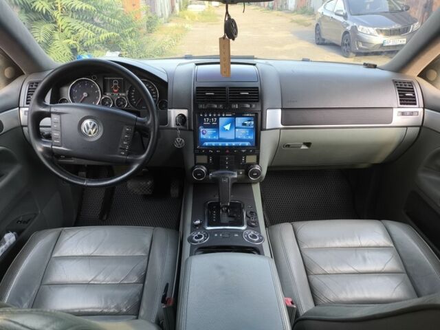 Зеленый Фольксваген Туарег, объемом двигателя 3.2 л и пробегом 282 тыс. км за 7800 $, фото 4 на Automoto.ua