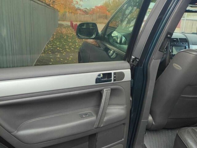 Зеленый Фольксваген Туарег, объемом двигателя 2.5 л и пробегом 322 тыс. км за 7200 $, фото 5 на Automoto.ua