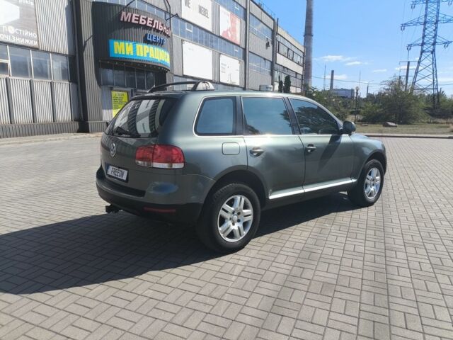 Зеленый Фольксваген Туарег, объемом двигателя 3.2 л и пробегом 282 тыс. км за 7800 $, фото 2 на Automoto.ua