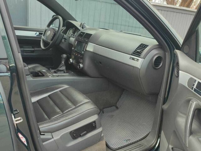 Зеленый Фольксваген Туарег, объемом двигателя 2.5 л и пробегом 322 тыс. км за 7200 $, фото 19 на Automoto.ua