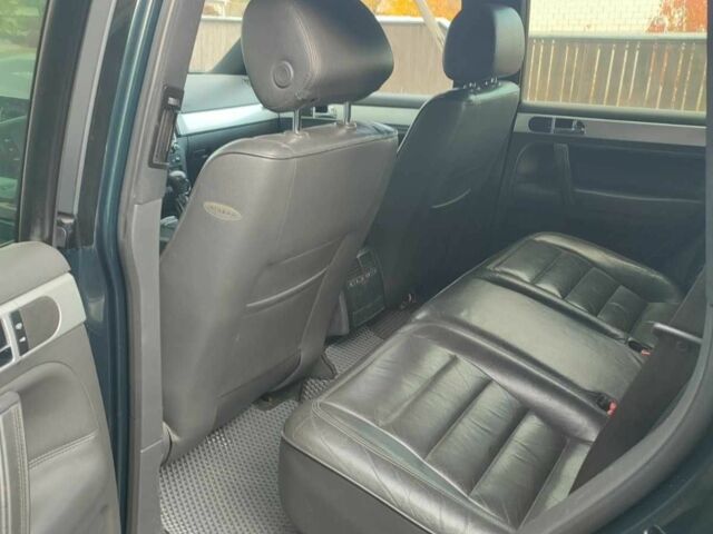 Зеленый Фольксваген Туарег, объемом двигателя 2.5 л и пробегом 322 тыс. км за 7200 $, фото 4 на Automoto.ua