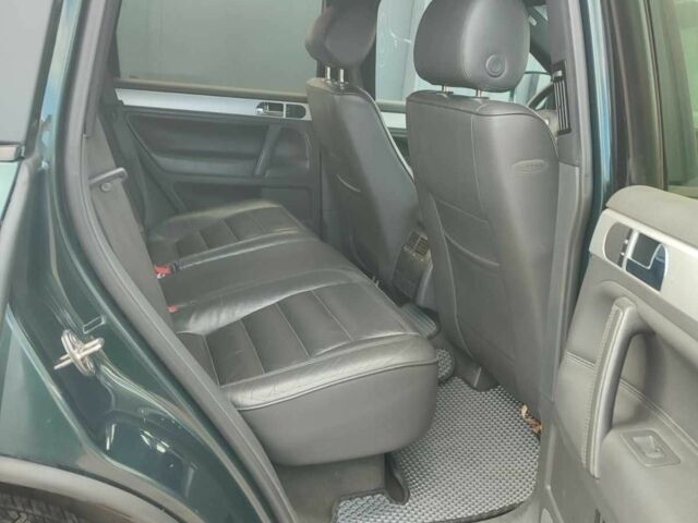 Зеленый Фольксваген Туарег, объемом двигателя 2.5 л и пробегом 322 тыс. км за 7200 $, фото 21 на Automoto.ua