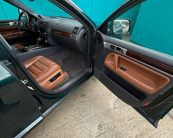 Зеленый Фольксваген Туарег, объемом двигателя 4.92 л и пробегом 201 тыс. км за 6800 $, фото 9 на Automoto.ua