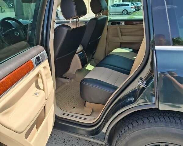 Зеленый Фольксваген Туарег, объемом двигателя 2.5 л и пробегом 353 тыс. км за 7500 $, фото 4 на Automoto.ua