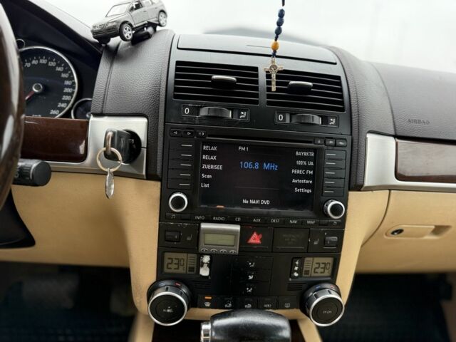 Зеленый Фольксваген Туарег, объемом двигателя 2.5 л и пробегом 370 тыс. км за 3699 $, фото 6 на Automoto.ua