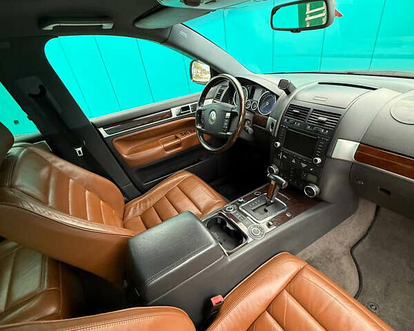 Зеленый Фольксваген Туарег, объемом двигателя 4.92 л и пробегом 201 тыс. км за 6800 $, фото 11 на Automoto.ua