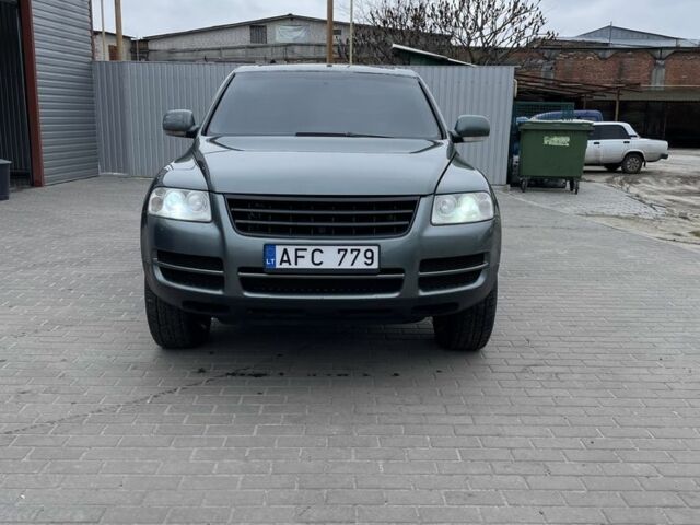 Зеленый Фольксваген Туарег, объемом двигателя 3.2 л и пробегом 111 тыс. км за 5000 $, фото 1 на Automoto.ua