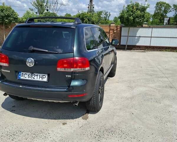 Зеленый Фольксваген Туарег, объемом двигателя 2.5 л и пробегом 353 тыс. км за 7500 $, фото 3 на Automoto.ua
