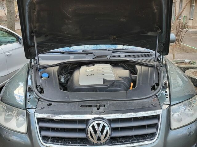 Зеленый Фольксваген Туарег, объемом двигателя 2.5 л и пробегом 350 тыс. км за 8600 $, фото 17 на Automoto.ua