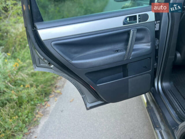 Зеленый Фольксваген Туарег, объемом двигателя 2.5 л и пробегом 303 тыс. км за 2999 $, фото 24 на Automoto.ua