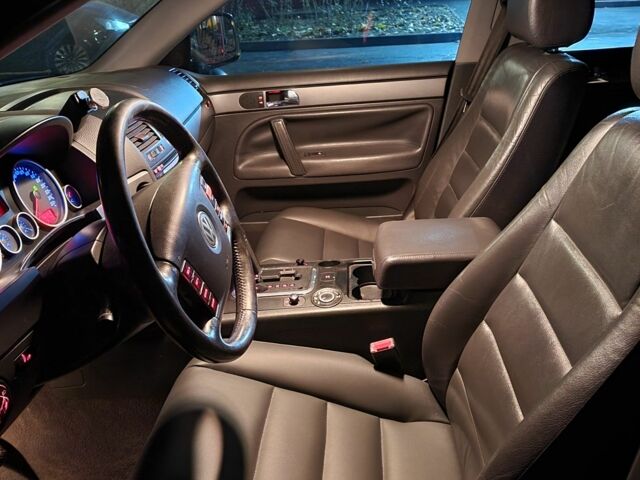 Зеленый Фольксваген Туарег, объемом двигателя 2.5 л и пробегом 350 тыс. км за 8600 $, фото 10 на Automoto.ua