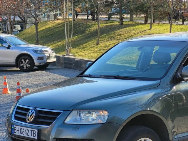 Зеленый Фольксваген Туарег, объемом двигателя 2.5 л и пробегом 350 тыс. км за 8600 $, фото 1 на Automoto.ua
