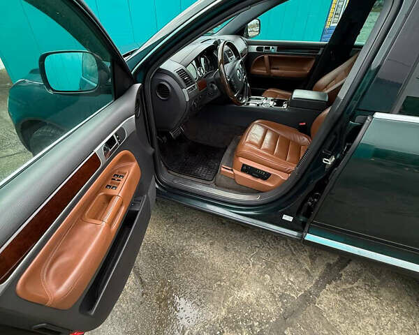 Зеленый Фольксваген Туарег, объемом двигателя 4.92 л и пробегом 201 тыс. км за 6800 $, фото 8 на Automoto.ua