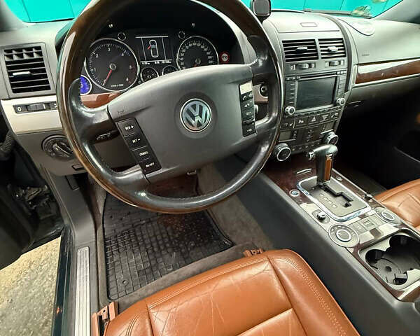 Зеленый Фольксваген Туарег, объемом двигателя 4.92 л и пробегом 201 тыс. км за 6800 $, фото 6 на Automoto.ua