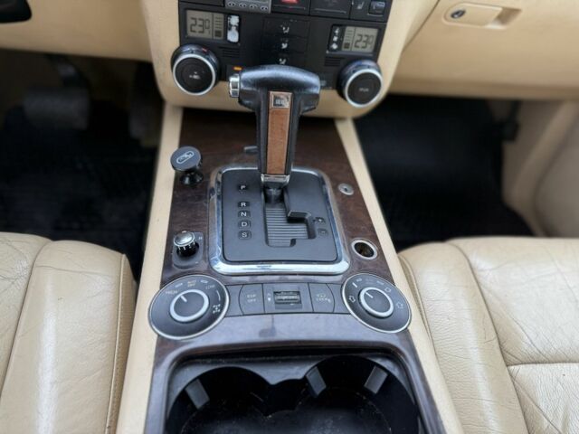 Зеленый Фольксваген Туарег, объемом двигателя 2.5 л и пробегом 370 тыс. км за 3699 $, фото 5 на Automoto.ua