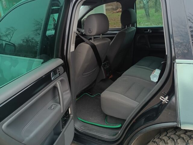 Зеленый Фольксваген Туарег, объемом двигателя 2.5 л и пробегом 300 тыс. км за 5000 $, фото 5 на Automoto.ua