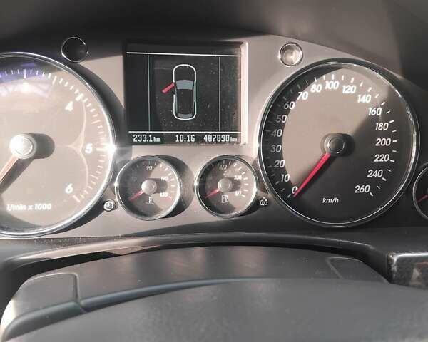 Зеленый Фольксваген Туарег, объемом двигателя 2.97 л и пробегом 408 тыс. км за 8200 $, фото 2 на Automoto.ua