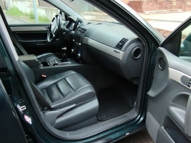 Зеленый Фольксваген Туарег, объемом двигателя 2.5 л и пробегом 452 тыс. км за 4700 $, фото 6 на Automoto.ua