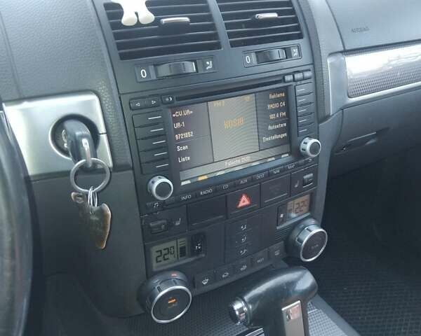 Зеленый Фольксваген Туарег, объемом двигателя 2.97 л и пробегом 408 тыс. км за 8200 $, фото 6 на Automoto.ua