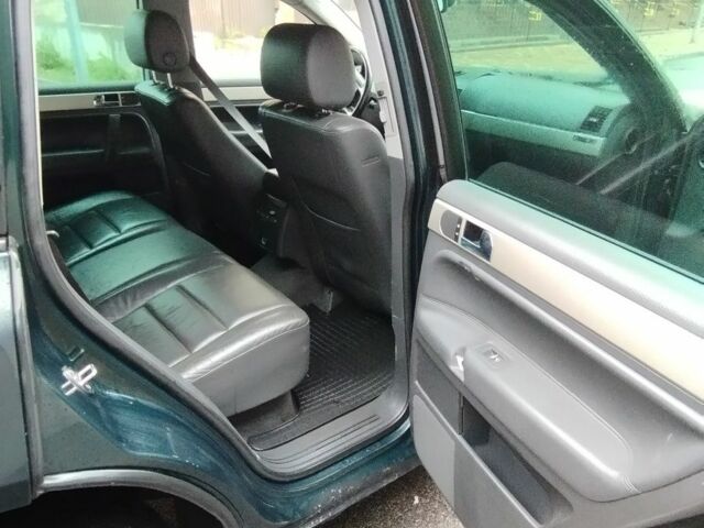 Зеленый Фольксваген Туарег, объемом двигателя 2.5 л и пробегом 452 тыс. км за 4700 $, фото 7 на Automoto.ua