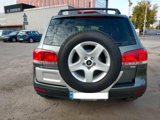 Зеленый Фольксваген Туарег, объемом двигателя 2.5 л и пробегом 316 тыс. км за 10900 $, фото 2 на Automoto.ua