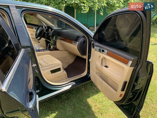 Зелений Фольксваген Туарег, об'ємом двигуна 3 л та пробігом 380 тис. км за 7200 $, фото 10 на Automoto.ua