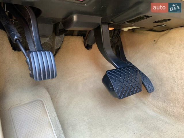 Зелений Фольксваген Туарег, об'ємом двигуна 3 л та пробігом 380 тис. км за 7200 $, фото 15 на Automoto.ua