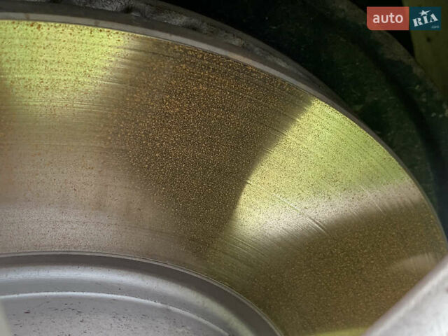 Зелений Фольксваген Туарег, об'ємом двигуна 3 л та пробігом 380 тис. км за 7200 $, фото 27 на Automoto.ua