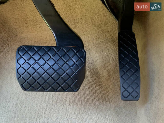 Зелений Фольксваген Туарег, об'ємом двигуна 3 л та пробігом 380 тис. км за 7200 $, фото 16 на Automoto.ua