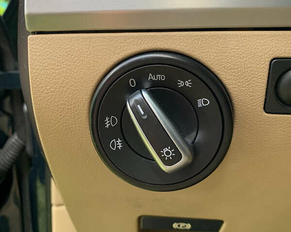 Зелений Фольксваген Туарег, об'ємом двигуна 3 л та пробігом 380 тис. км за 7200 $, фото 26 на Automoto.ua