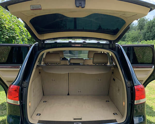 Зелений Фольксваген Туарег, об'ємом двигуна 3 л та пробігом 380 тис. км за 7200 $, фото 12 на Automoto.ua