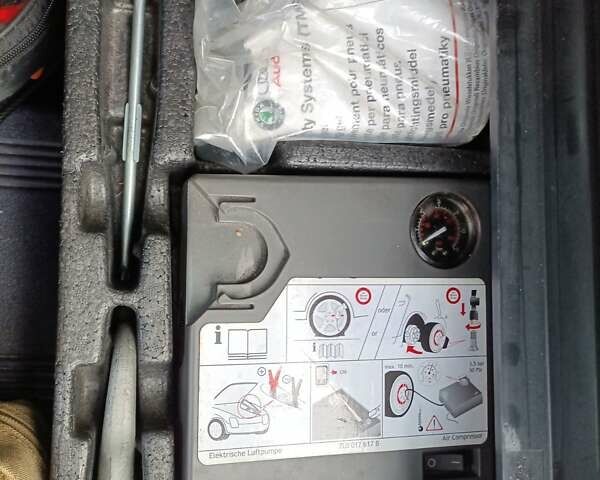 Зелений Фольксваген Туарег, об'ємом двигуна 2.97 л та пробігом 445 тис. км за 16800 $, фото 23 на Automoto.ua