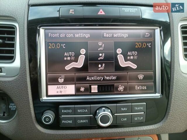 Зелений Фольксваген Туарег, об'ємом двигуна 2.97 л та пробігом 445 тис. км за 16800 $, фото 27 на Automoto.ua