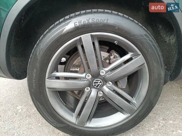 Зелений Фольксваген Туарег, об'ємом двигуна 2.97 л та пробігом 445 тис. км за 16800 $, фото 13 на Automoto.ua