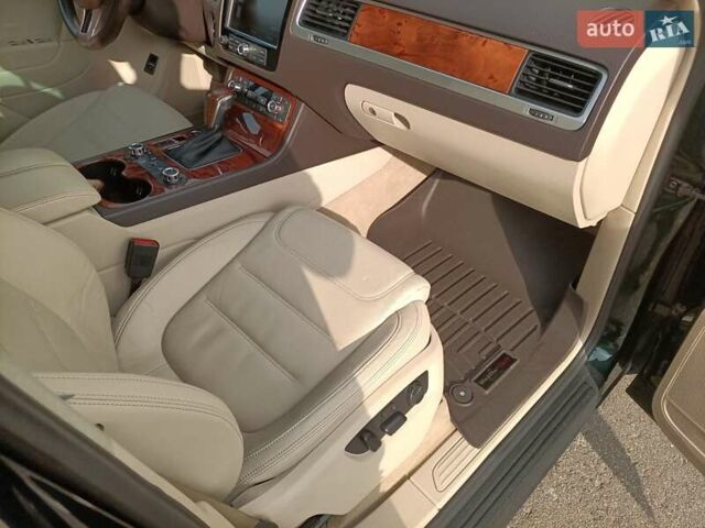 Зелений Фольксваген Туарег, об'ємом двигуна 2.97 л та пробігом 445 тис. км за 16800 $, фото 10 на Automoto.ua