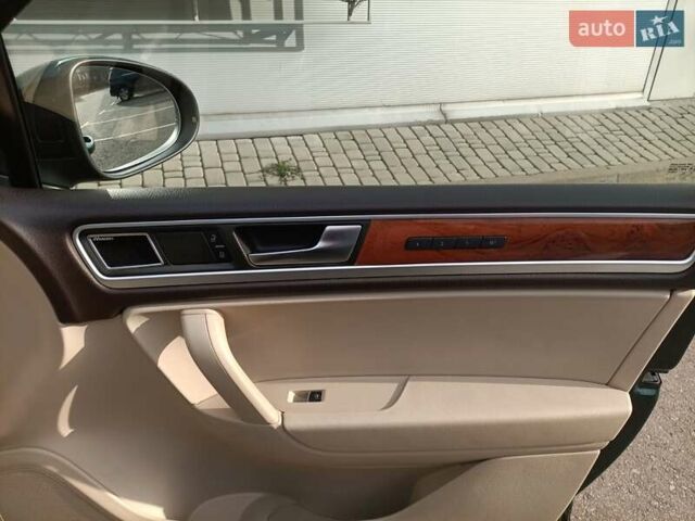 Зелений Фольксваген Туарег, об'ємом двигуна 2.97 л та пробігом 445 тис. км за 16800 $, фото 8 на Automoto.ua