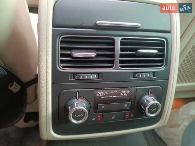 Зелений Фольксваген Туарег, об'ємом двигуна 2.97 л та пробігом 445 тис. км за 16800 $, фото 15 на Automoto.ua