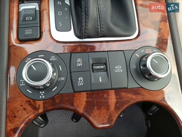 Зелений Фольксваген Туарег, об'ємом двигуна 2.97 л та пробігом 445 тис. км за 16800 $, фото 30 на Automoto.ua